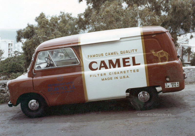 Los vehículos rotulados por Juan el Petudo