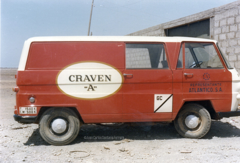 Los vehículos rotulados por Juan el Petudo