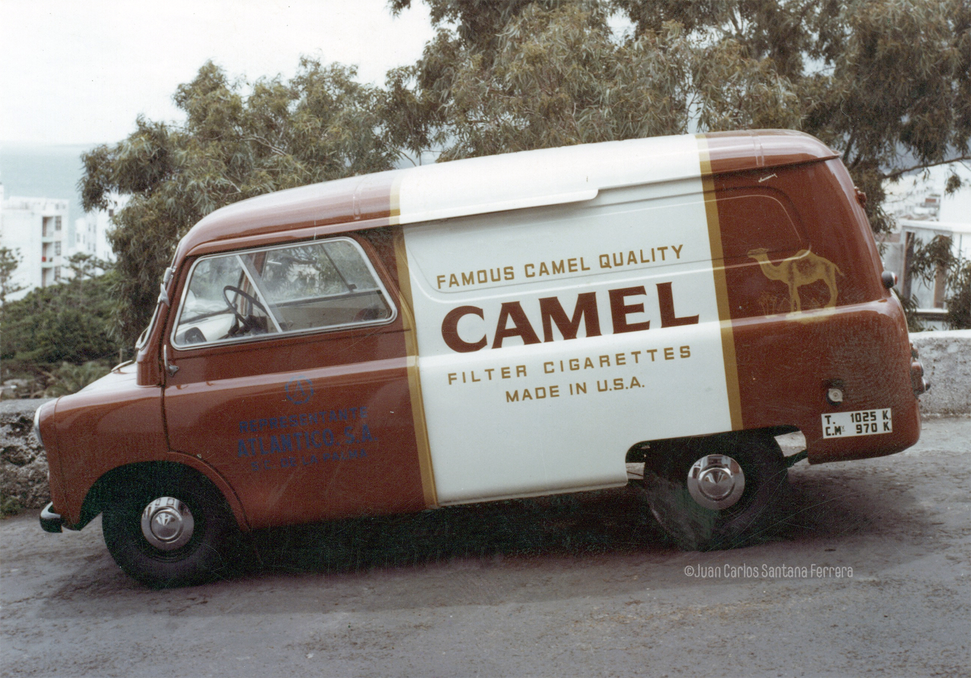 Los vehículos rotulados por Juan el Petudo