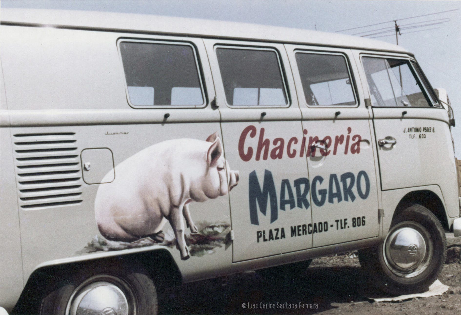 Los vehículos rotulados por Juan el Petudo