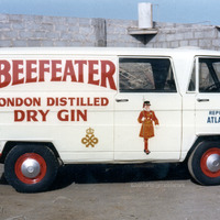 Los vehículos rotulados por Juan el Petudo