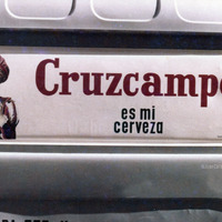 Los vehículos rotulados por Juan el Petudo