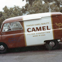 Los vehículos rotulados por Juan el Petudo