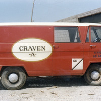 Los vehículos rotulados por Juan el Petudo