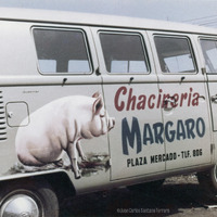 Los vehículos rotulados por Juan el Petudo